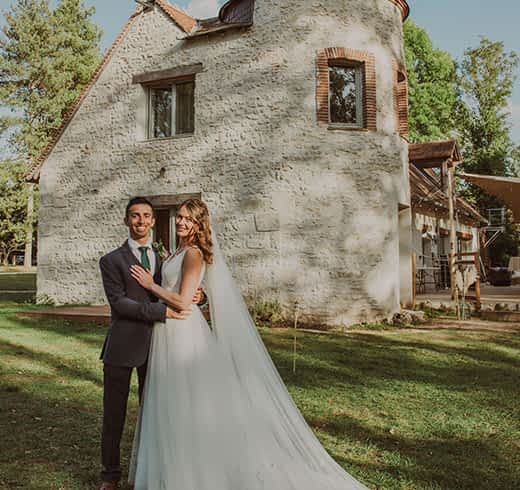 Amour et Rires : Un Mariage Parfait pour Andy & Candice aux Étangs des Vignes